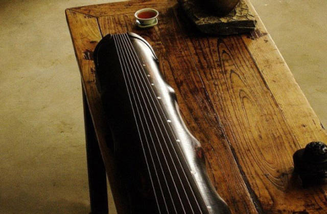 喀什地区古琴蕴含的传统文化，一把古琴制备出来要两年的时间